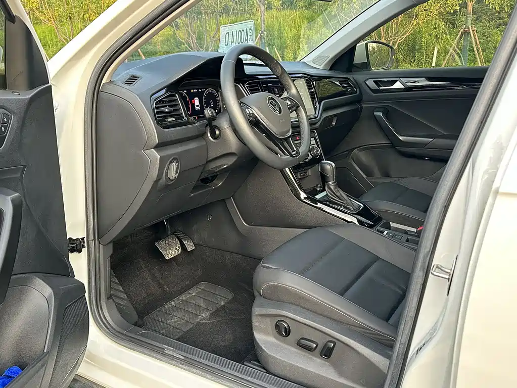 Volkswagen T-Roc 2023 — фото 6