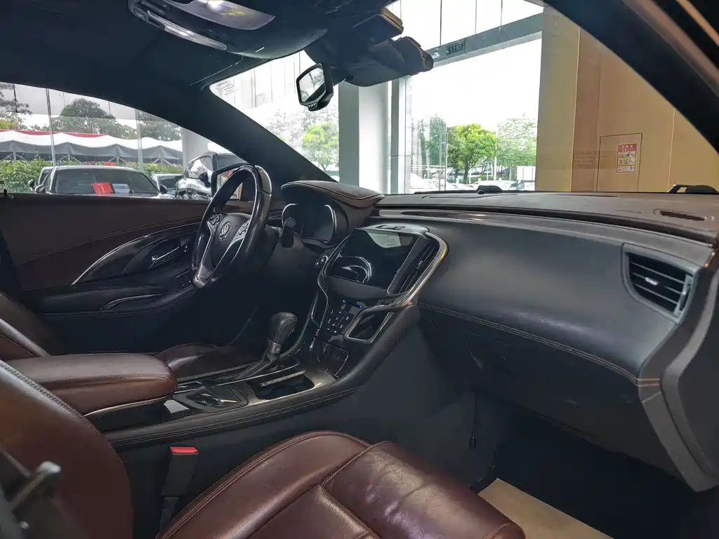 Buick LaCrosse 2015 — фото 31