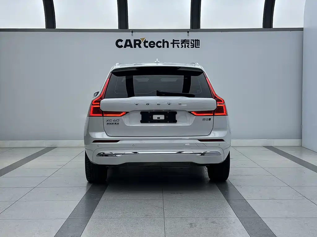 Volvo XC60 2022 — фото 5