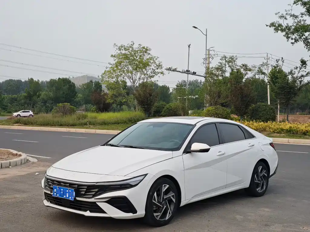 Hyundai Elantra 2024
