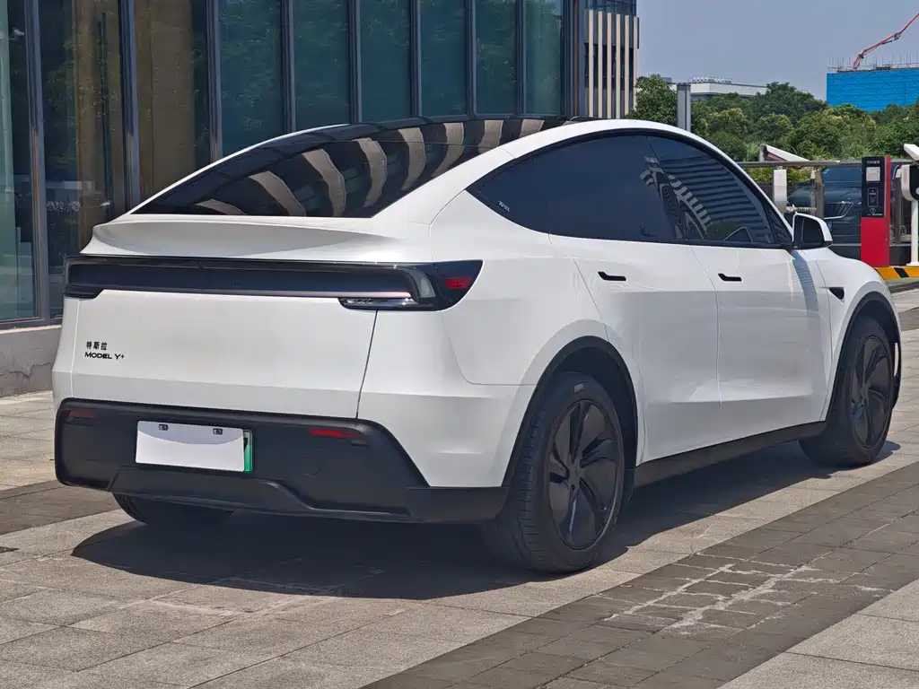 Tesla Model Y 2026 — фото 14