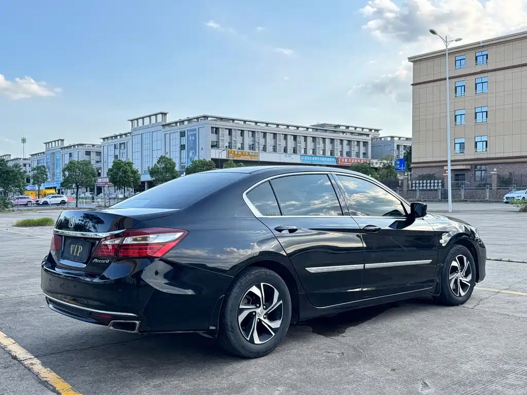 Honda Accord 2017 — фото 18