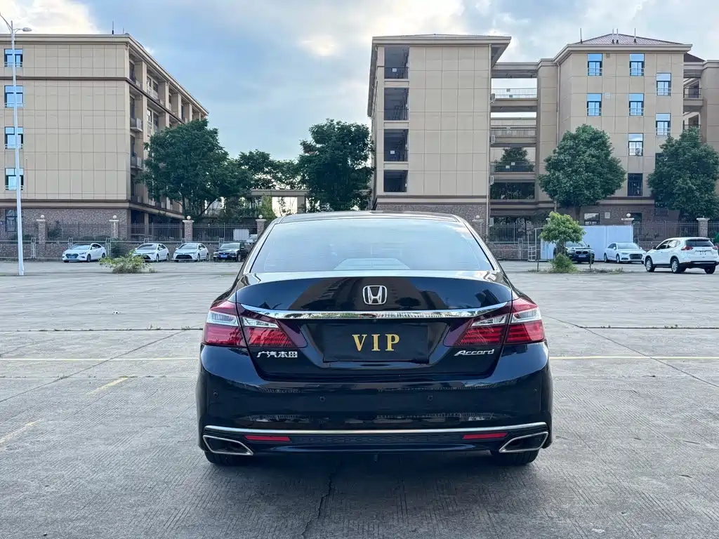 Honda Accord 2017 — фото 19