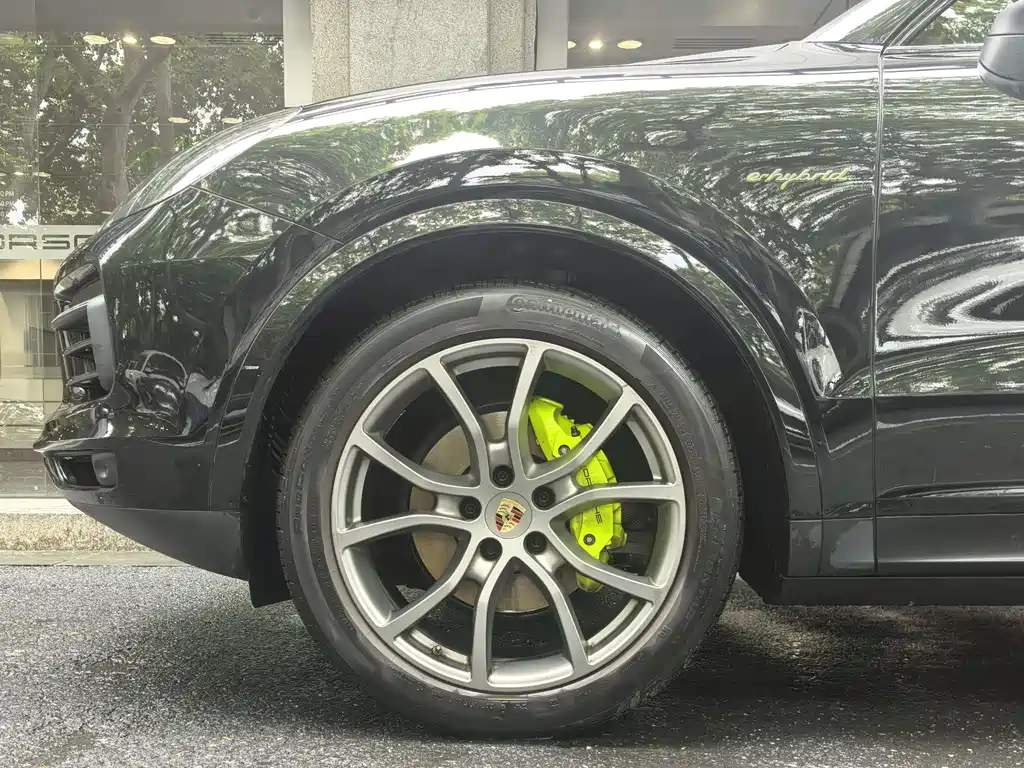 Porsche Cayenne Hybrid 2023