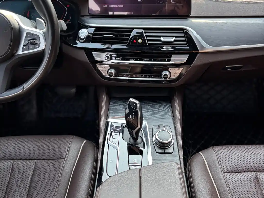 BMW 5 Series 2022 — фото 15