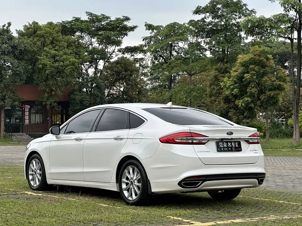 Ford Mondeo 2018 — фото 9