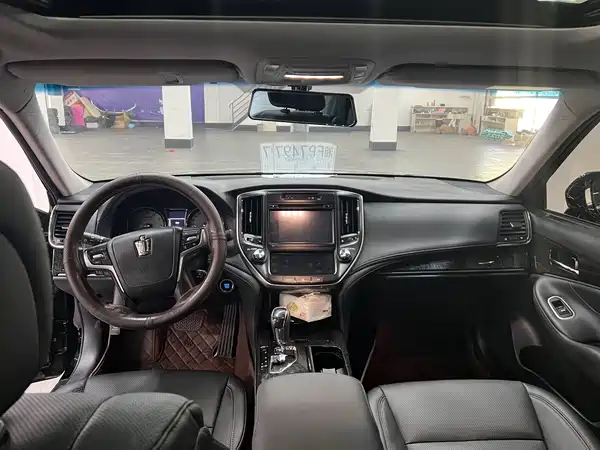 Toyota Crown 2018