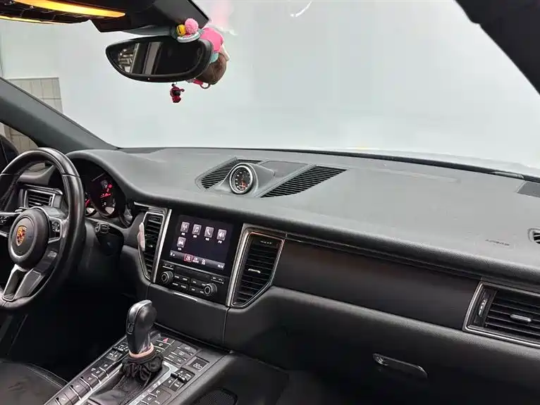 Porsche Macan 2017 — фото 15