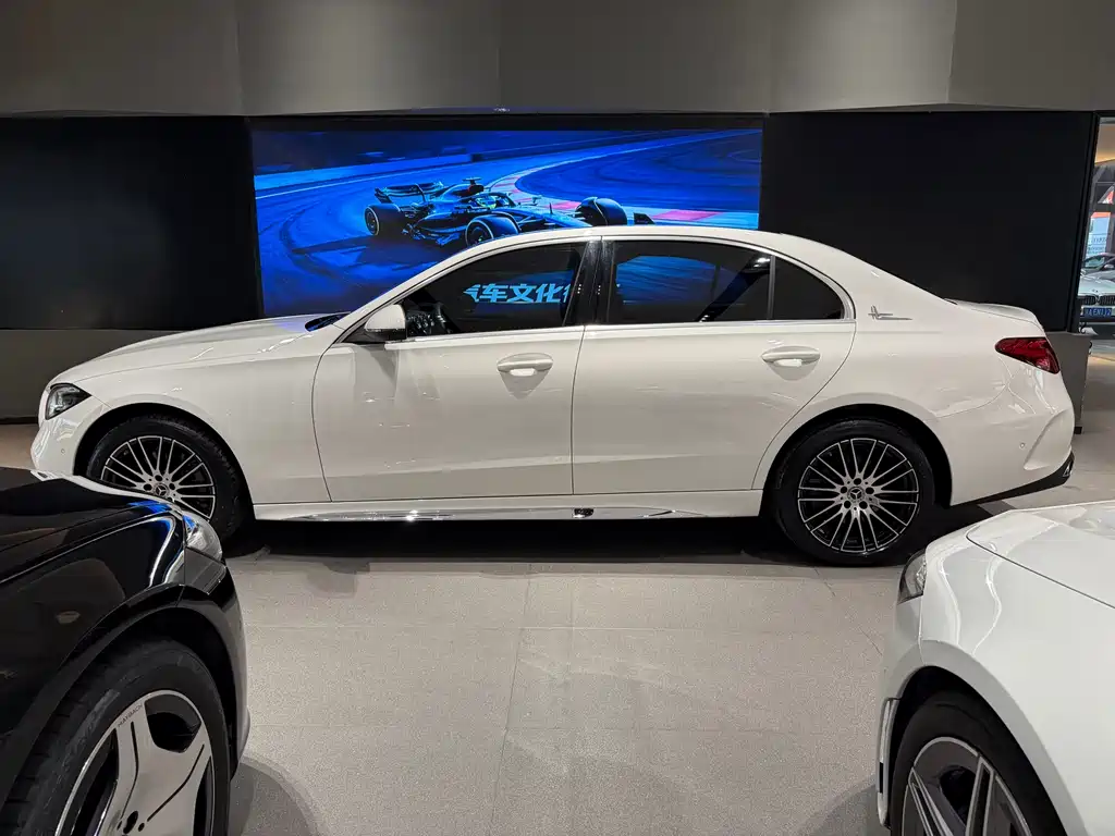 Mercedes-Benz C-Class 2025 — фото 3