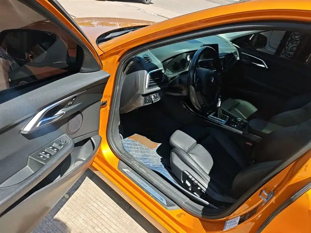 BMW 1 Series 2017 — фото 16