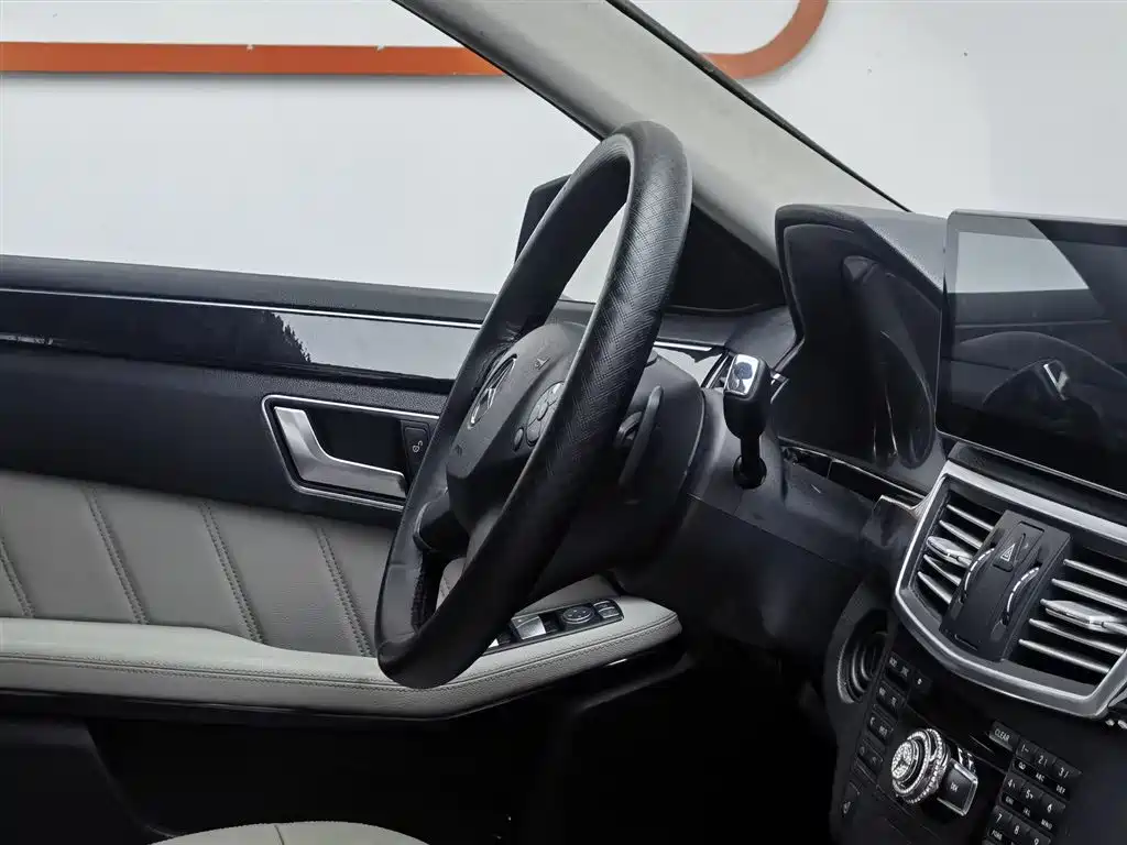 Mercedes-Benz E-Class 2013 — фото 22