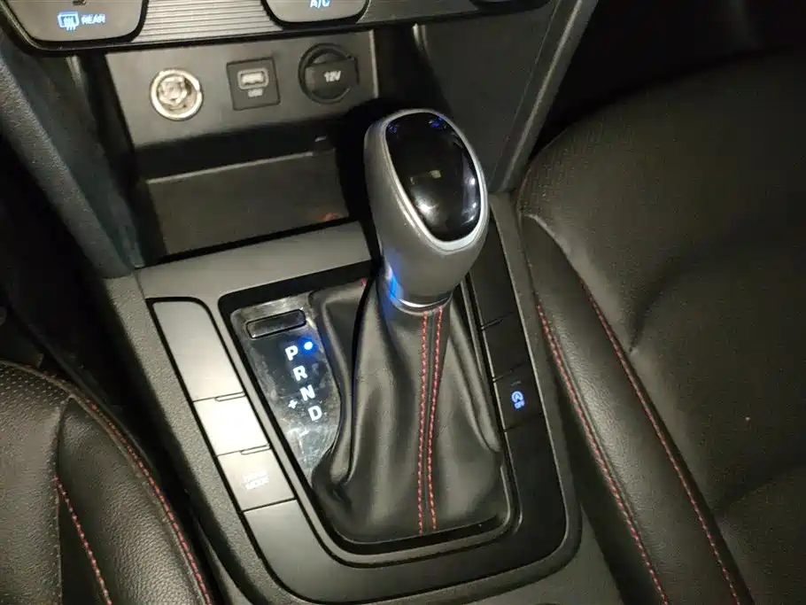 Hyundai Elantra 2020 — фото 16