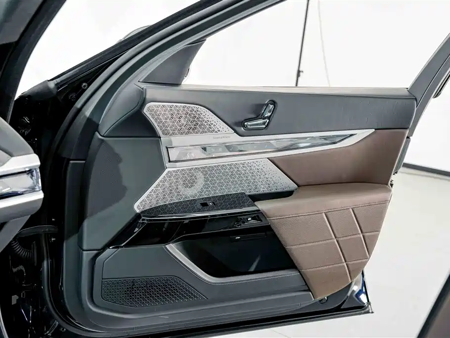BMW i7 2025 — фото 17