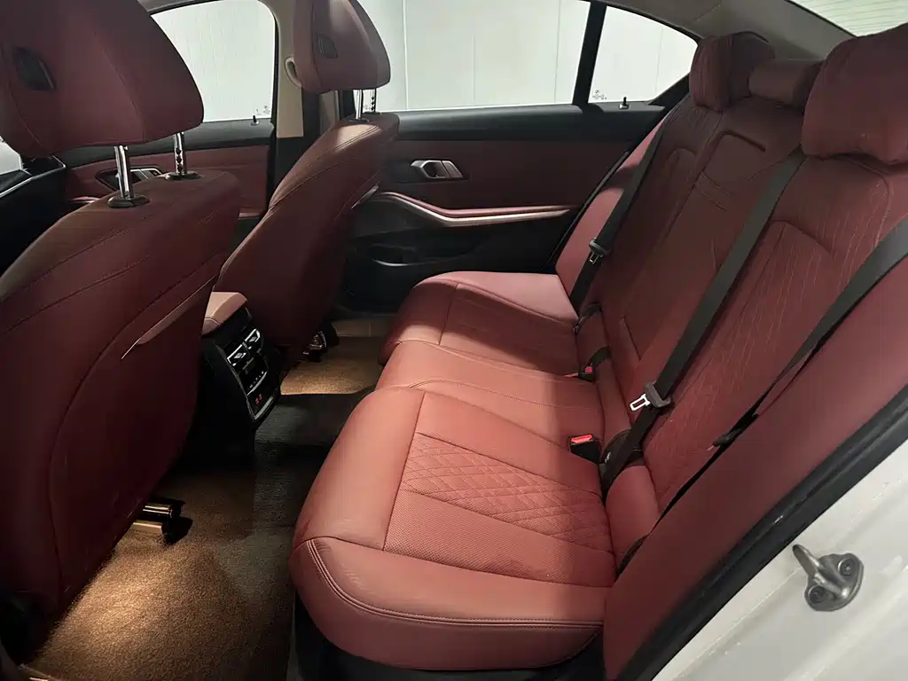BMW 3 Series 2023 — фото 17