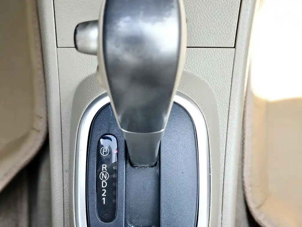 Nissan Tiida 2011 — фото 20