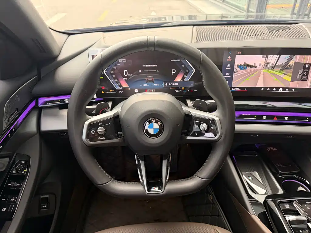 BMW 5 Series 2025 — фото 12