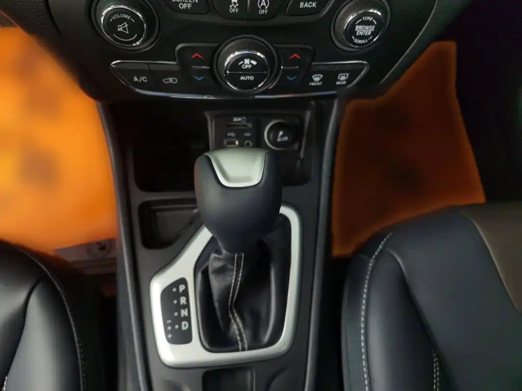 Jeep Cherokee 2016 — фото 14