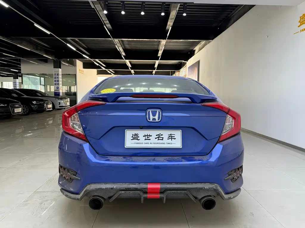 Honda Civic 2018 — фото 10