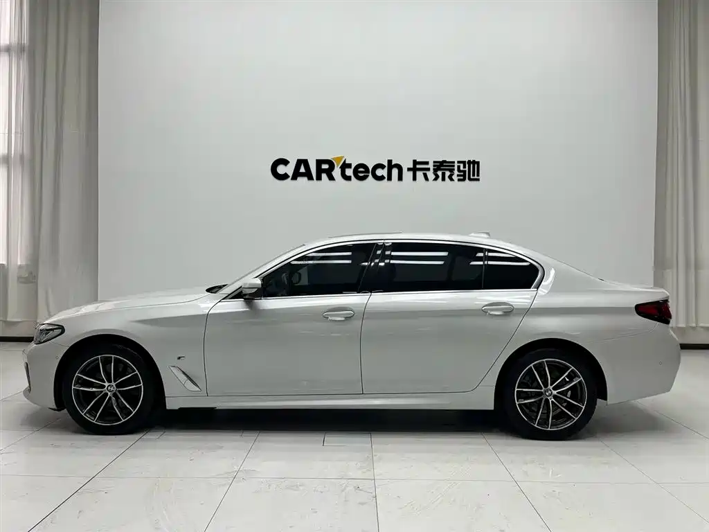 BMW 5 Series 2021 — фото 17