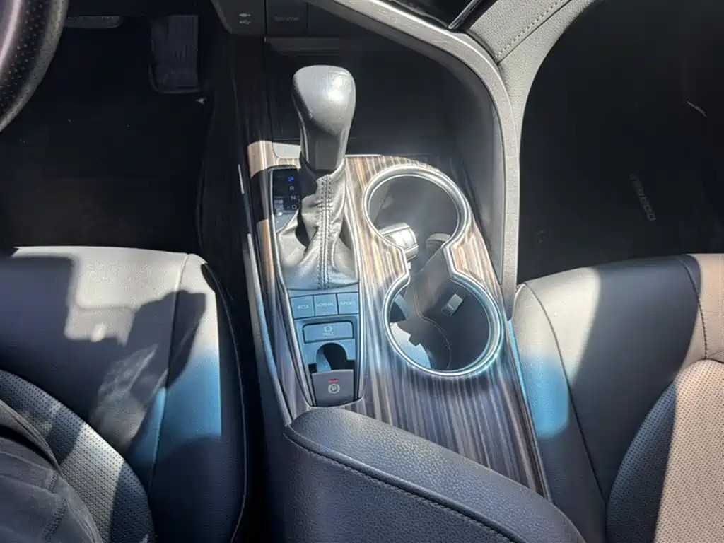 Toyota Camry 2019 — фото 13