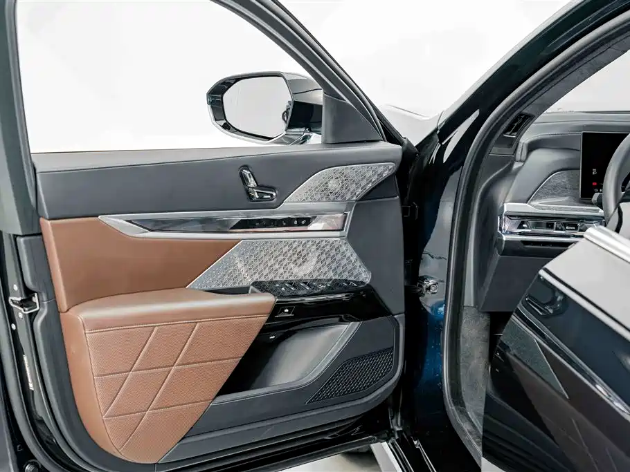 BMW i7 2025 — фото 19