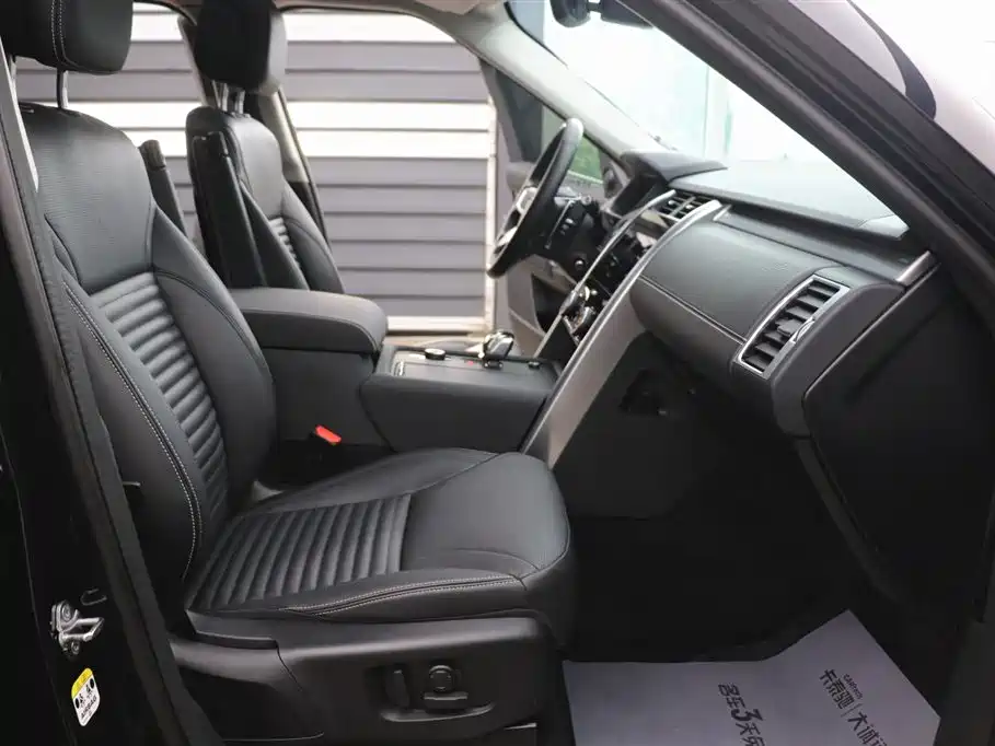Land Rover Discovery 2023 — фото 24