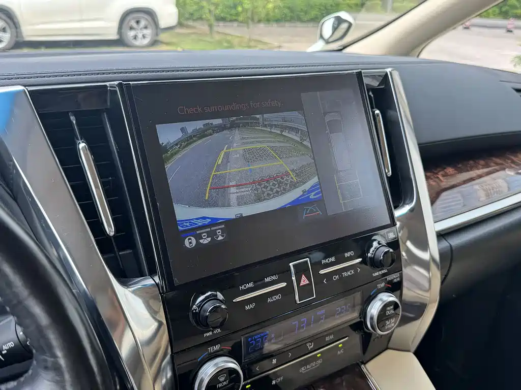 Toyota Alphard 2020 — фото 9