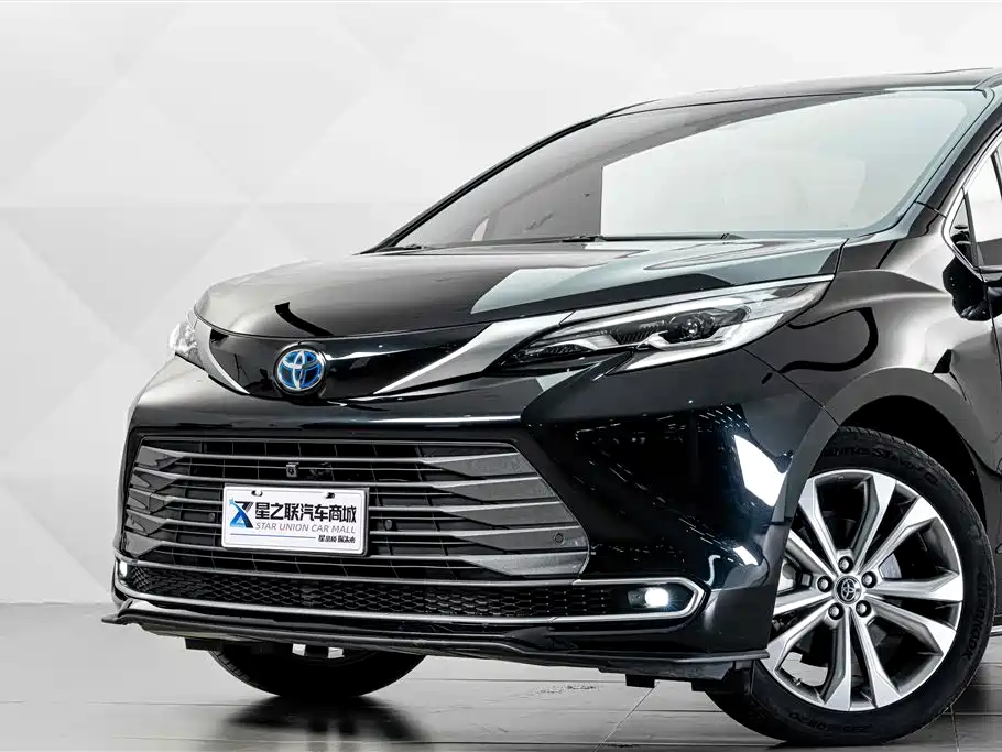 Toyota Sienna 2023 — фото 3