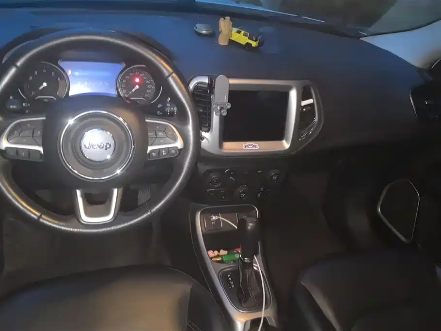 Jeep Compass 2019 — фото 12