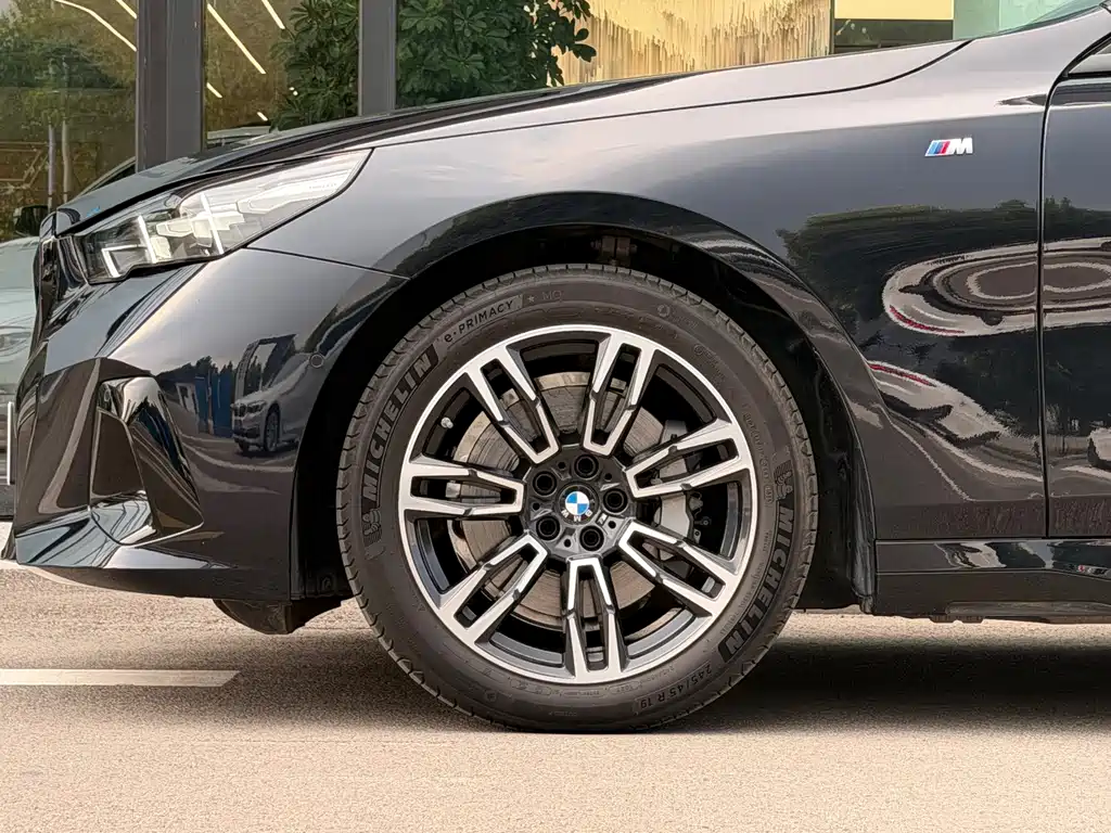 BMW 5 Series 2025