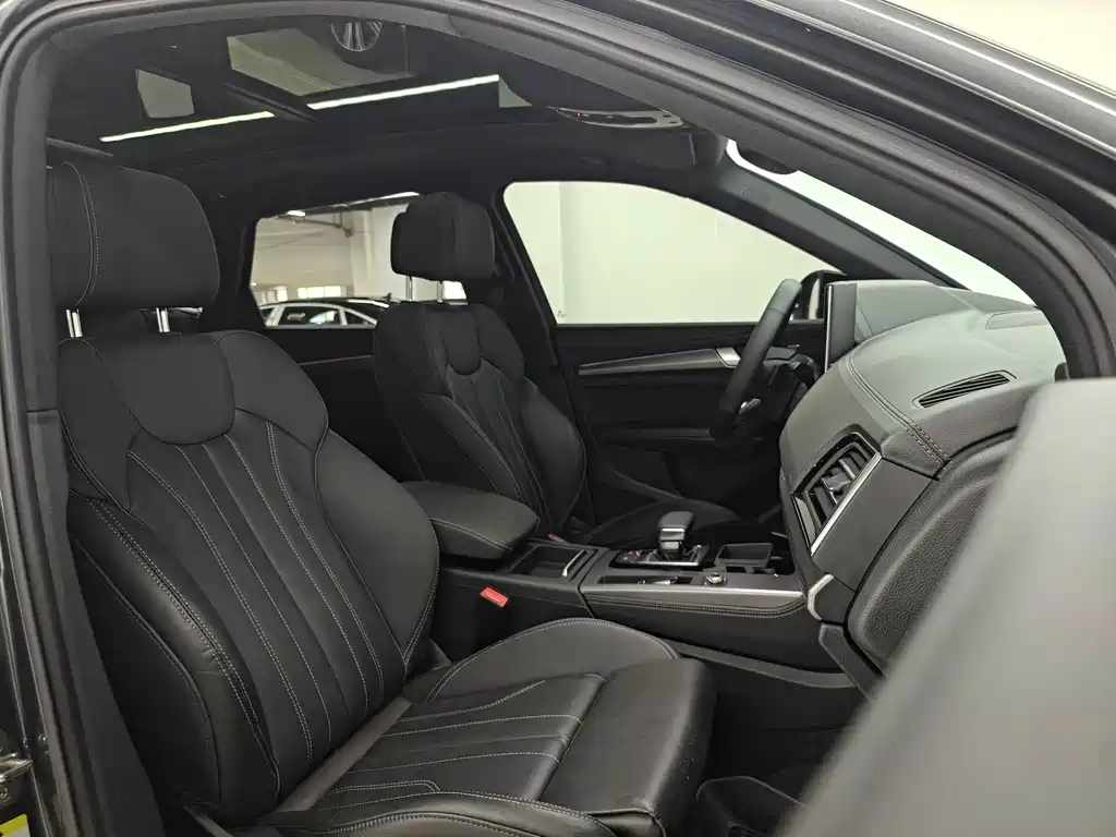Audi Q5L 2023 — фото 14