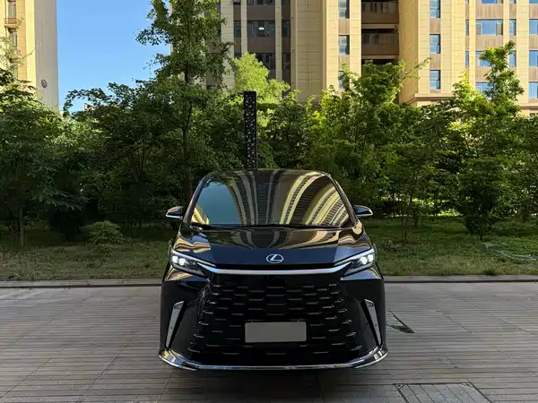 Lexus LM 2023