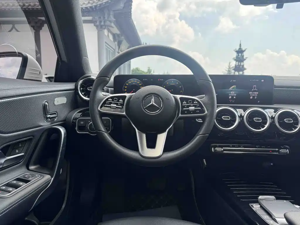Mercedes-Benz A-Class 2022 — фото 17