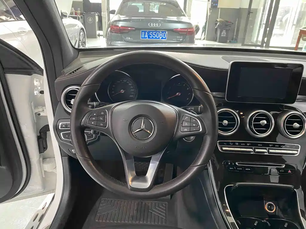 Mercedes-Benz GLC 2018 — фото 11