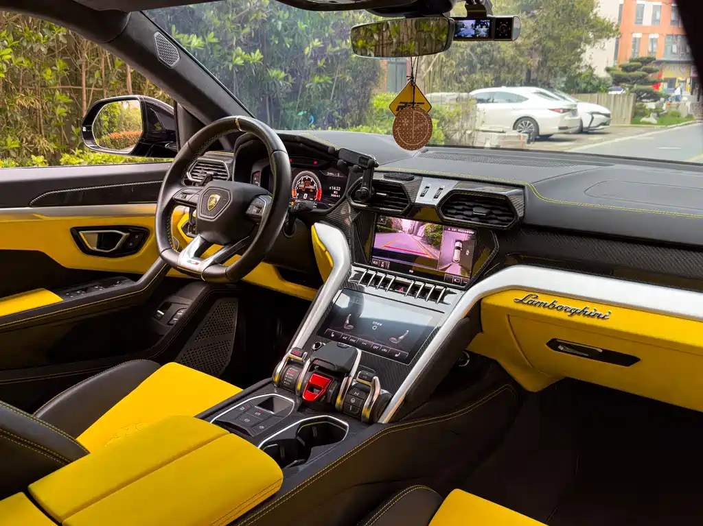Lamborghini Urus 2019 — фото 15