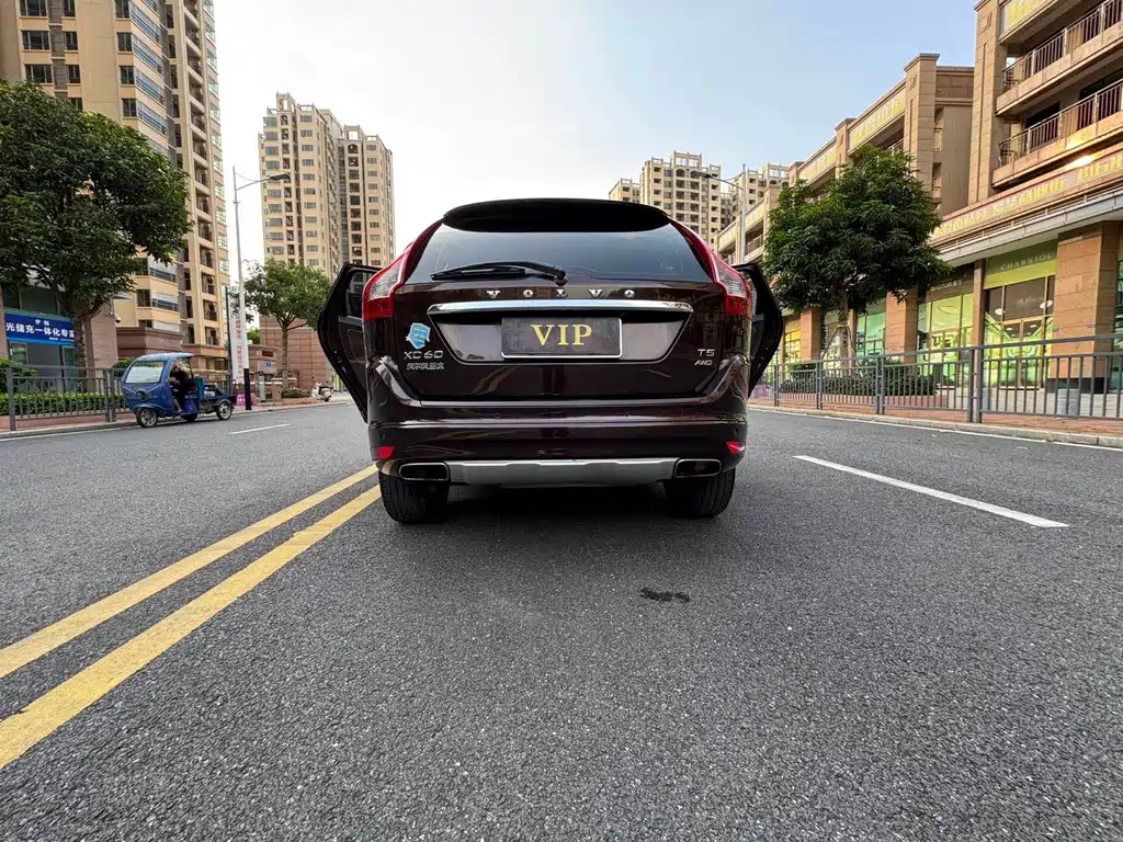 Volvo XC60 2017 — фото 24