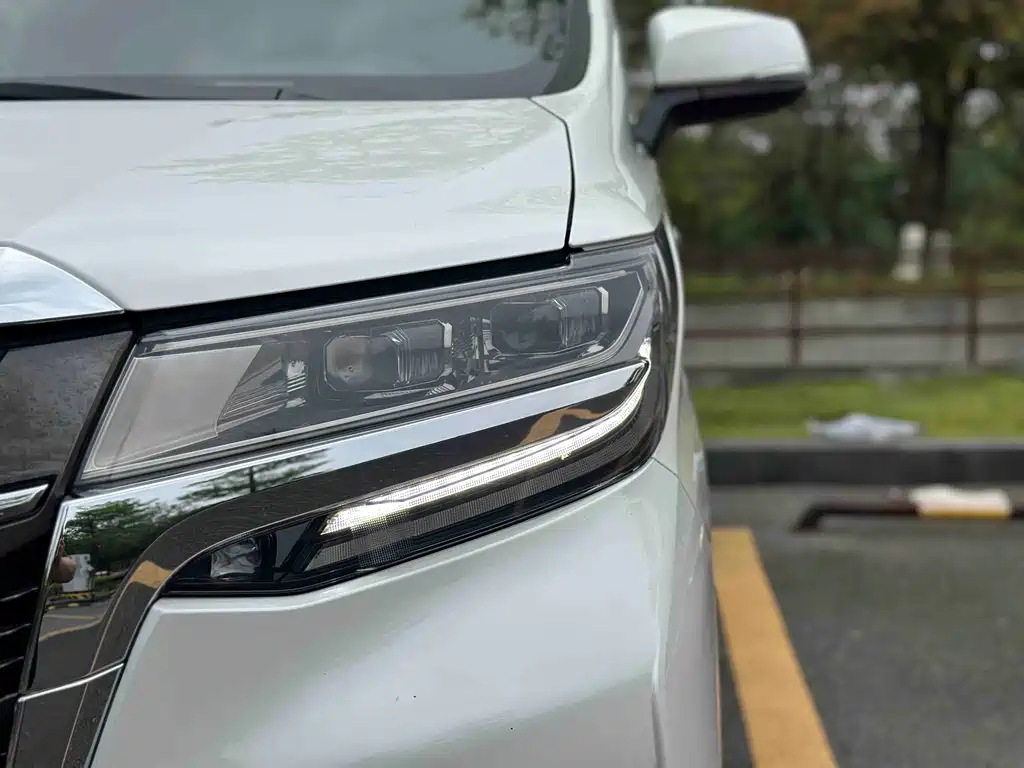 Toyota Alphard 2020 — фото 8