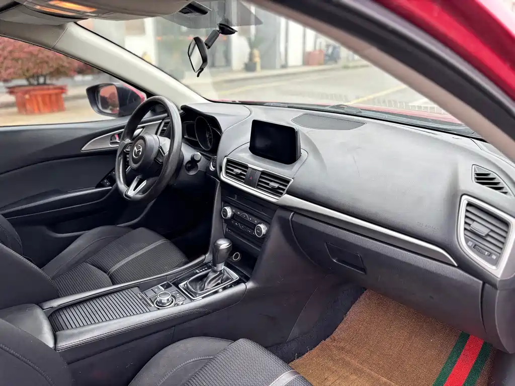 Mazda 3 Axela 2017 — фото 19