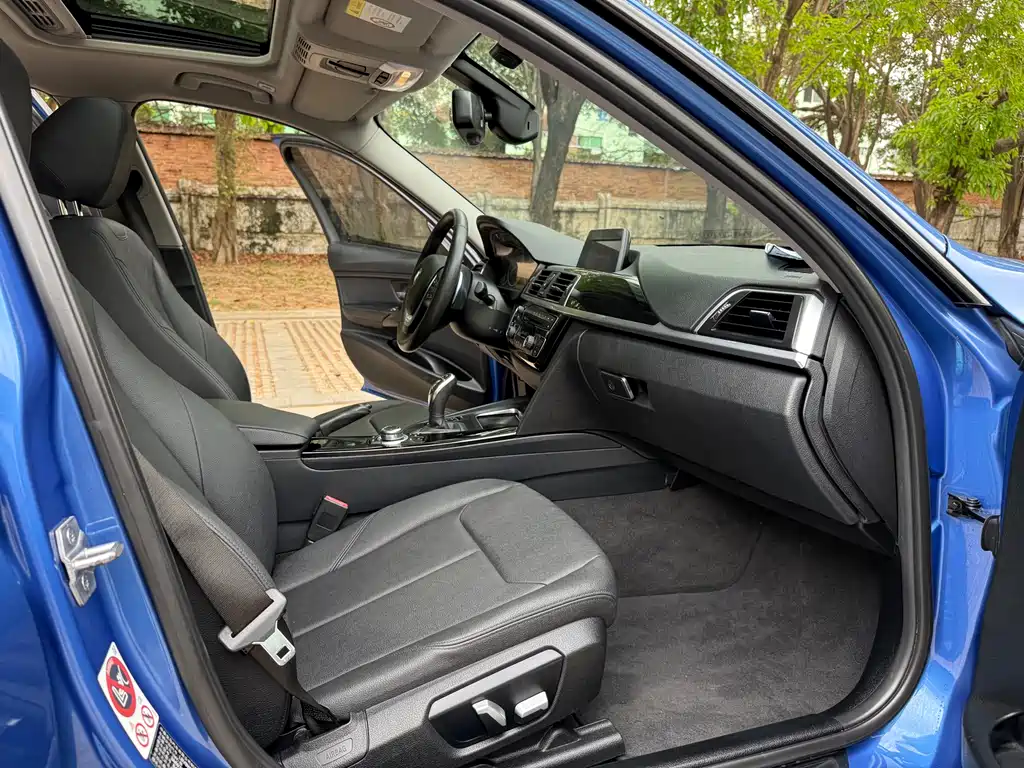 BMW 3 Series 2017 — фото 12