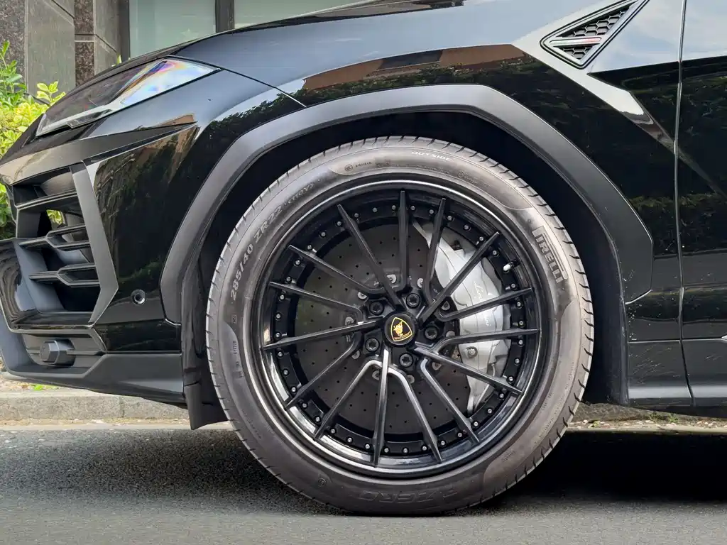 Lamborghini Urus 2019 — фото 20