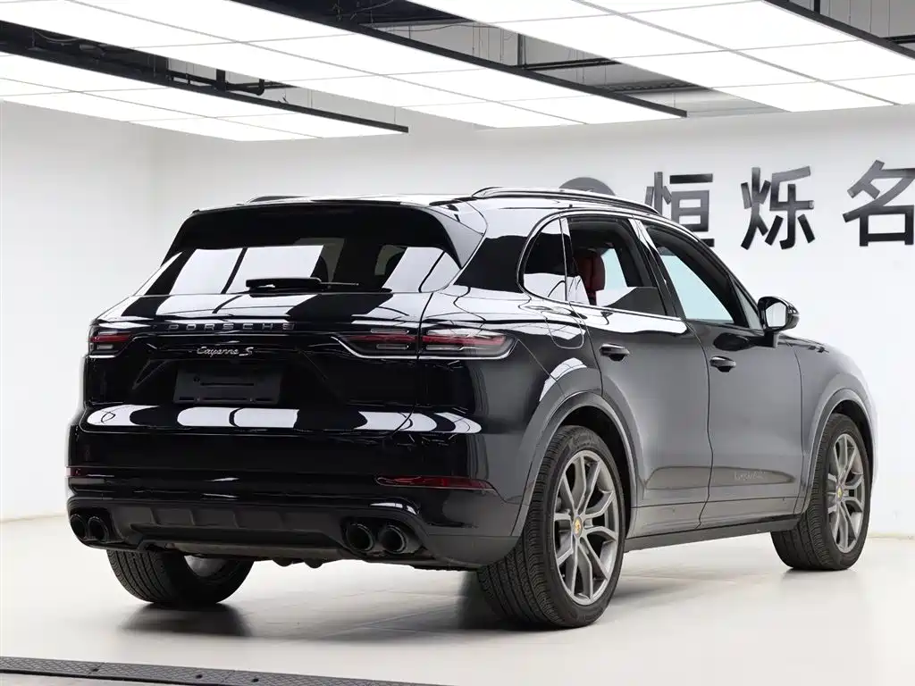 Porsche Cayenne 2022 — фото 33