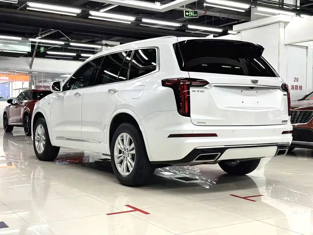 Cadillac XT6 2021 — фото 6