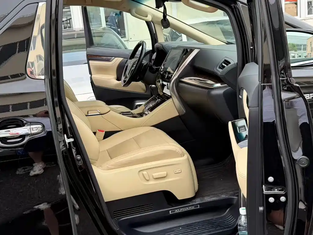 Toyota Alphard 2023 — фото 10