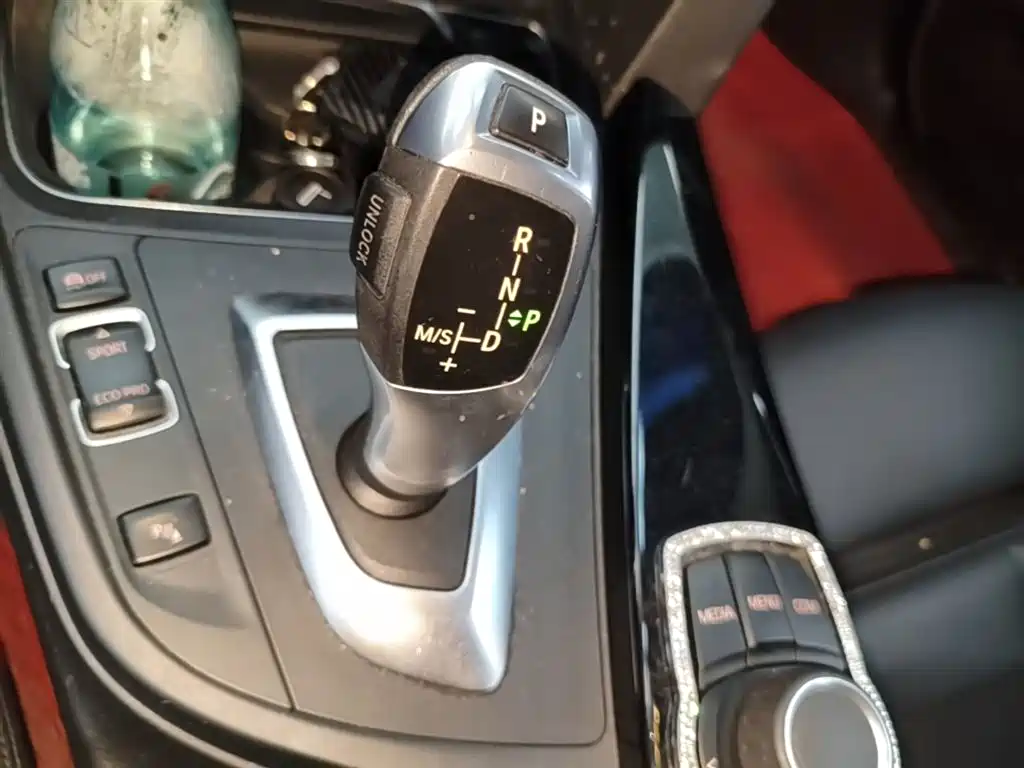 BMW 3 Series 2017 — фото 14