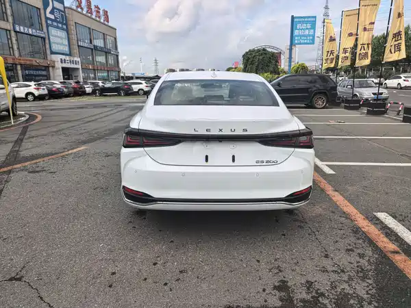 Lexus ES 2026