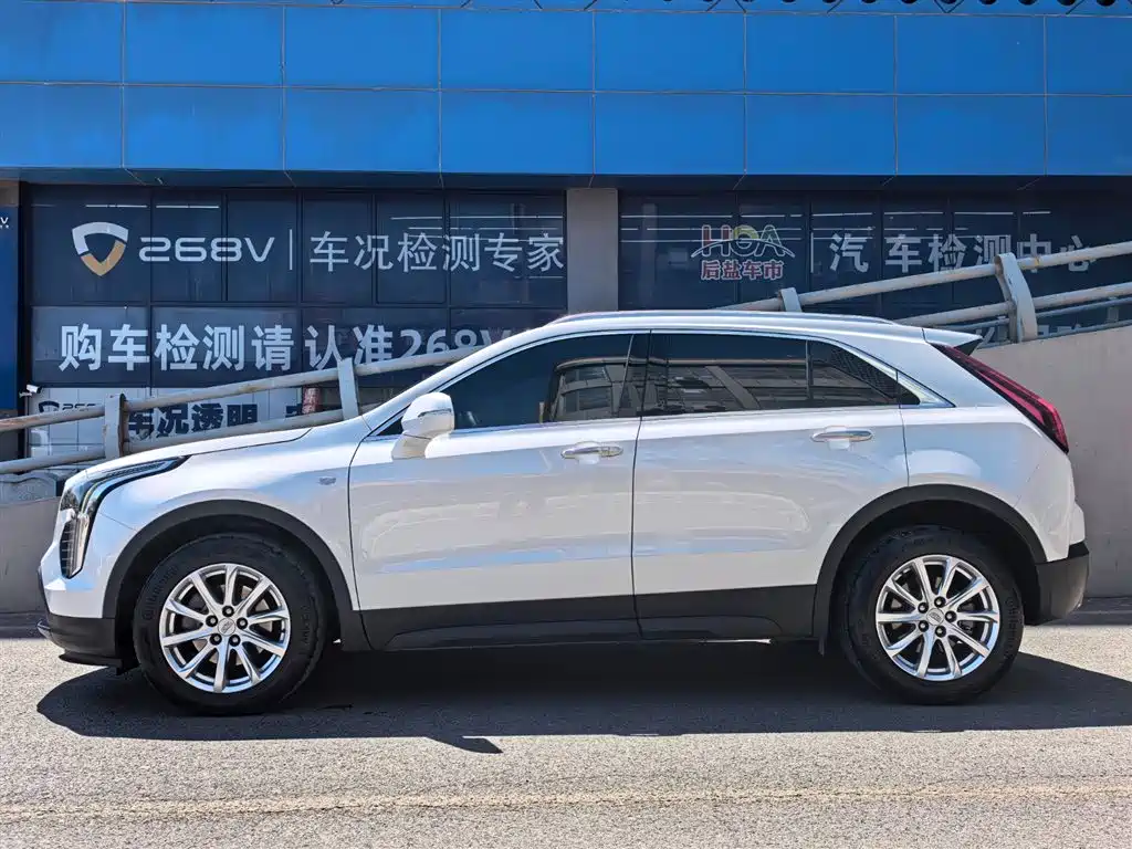 Cadillac XT4 2022 — фото 3