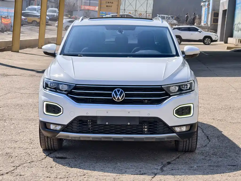Volkswagen T-Roc 2023 — фото 1