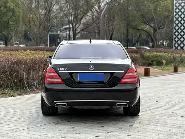 Mercedes-Benz S-Class 2010