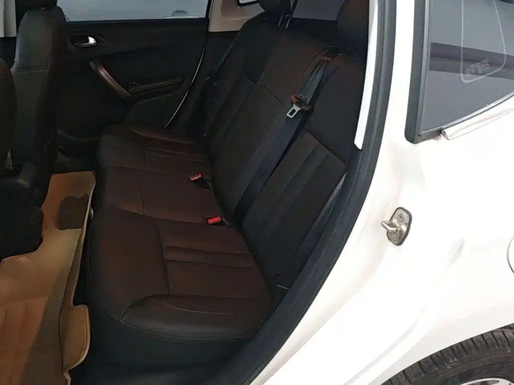 Peugeot 2008 2015 — фото 17