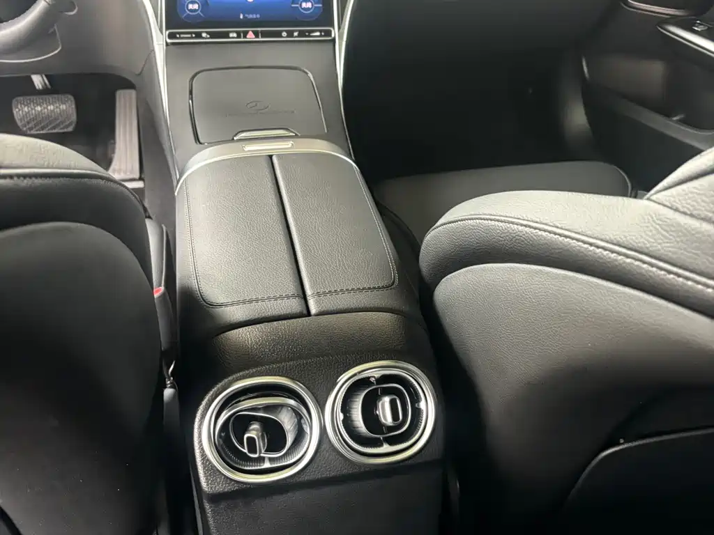 Mercedes-Benz C-Class 2025 — фото 13